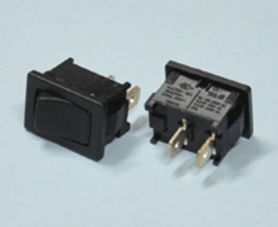 Keinuvipukytkin 10A 1xON-OFF musta