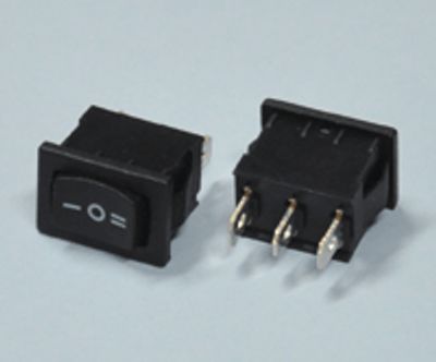 Keinuvipukytkin 6A 1x(ON)-OFF-(ON) musta