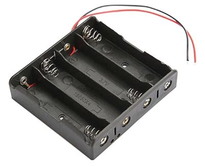 Paristopidin johdoilla 4x18650