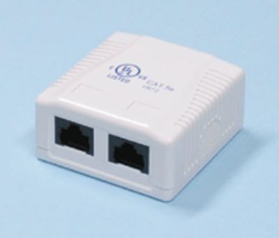 Cat5e-liitinrasia 2-osainen UTP pinta-asennus *