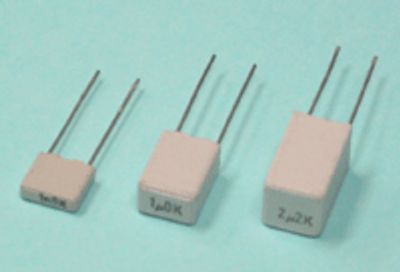 Polyesterikondensaattori 1uF 100Vdc R-5 *