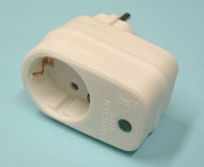 Ylijännitesuoja maadoitettuun pistorasiaan 16A 3500W