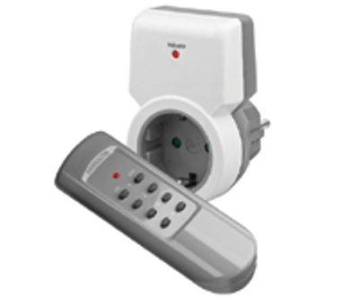 Kauko-ohjattava pistorasiakytkin 1100W + kauko-ohjain