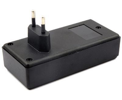 Muovikotelo pistorasialiitännällä 120,2x56x31,2mm musta