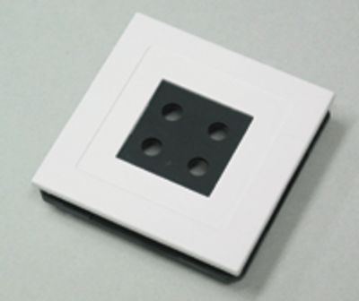 RCA-liitinpaneeli ilman liittimiä, 4-osainen, valkoinen RCA-liitinpaneeli ilman liittimiä, 4-osainen, valkoinen