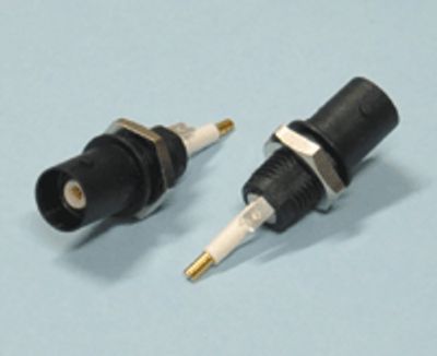 BNC-runkoliitin eristetty mutterikiinnitys 50ohm musta